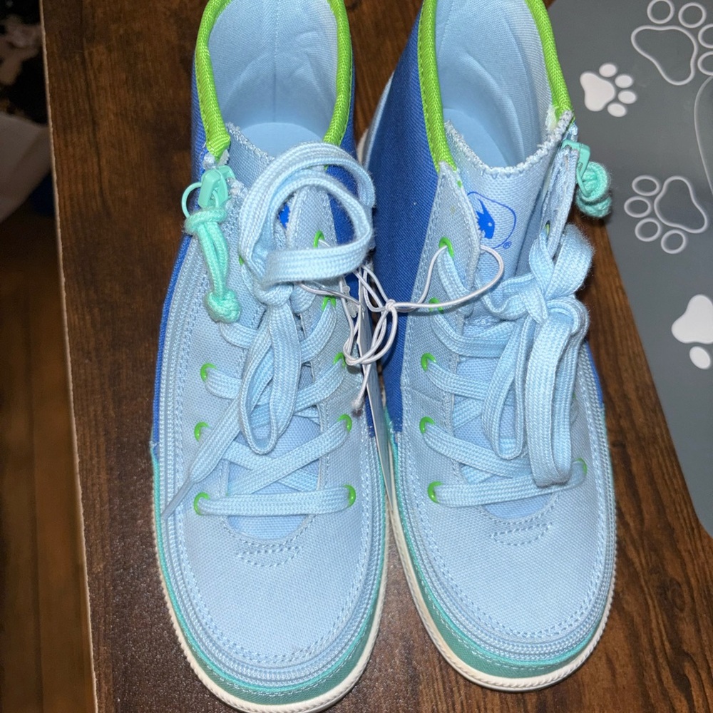 NEW Kids High-Top Sneakers - Picture 2 of 7